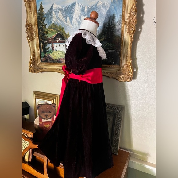 ❤️ Rare Vintage Sylvia Whyte
Velvet Lace Collar Dress Girls
Size 6 NWT 68.00 - Picture 5 of 6